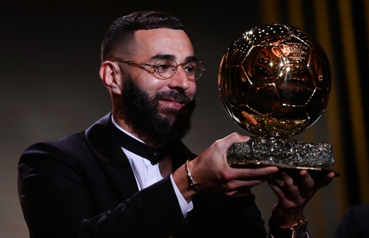 ފަލަސްތީނަށް ތާއީދުކުރާތީ ބެންޒެމާއަށް ފިއްތުންތަކެއް