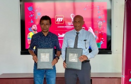 PSM Managing Director Ali Khalid (R) and MediaNet Director Ahmed Shafeeu (L) --Photo: PSM