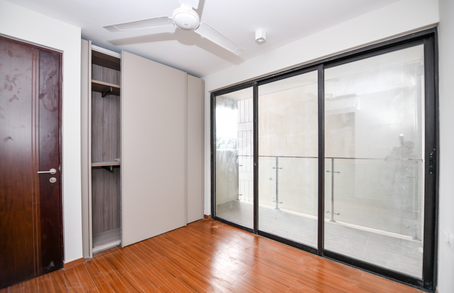 އަކުވާ ވިޓާ އެޕާޓްމަންޓެއްގެ ކޮޓަރި ތެރެ-- ފޮޓޯ: ފަޔާޒު މޫސާ/ މިހާރު