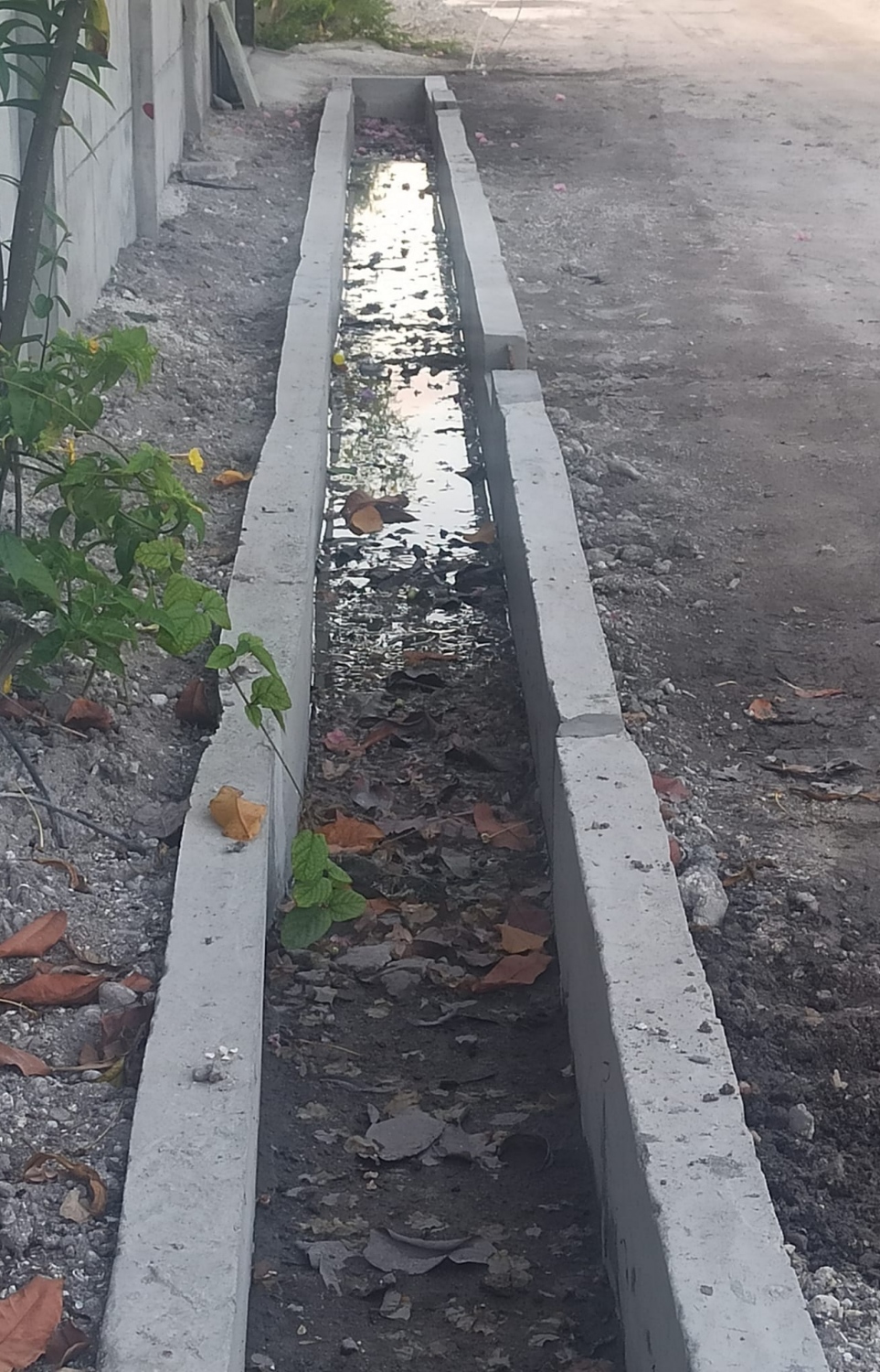 އެފްކޮންސް އިން ހަދާ އައްޑޫގެ މަގެއްގައި ކާނުގަނޑުގެ ބައެއް ހަދާފައި.