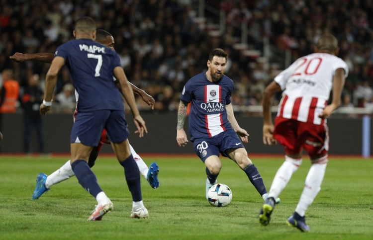 މެސީ އާއި އެމްބާޕޭގެ ލަނޑުތަކުން ޕީއެސްޖީ ކުރިއަށް