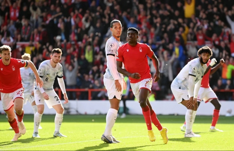 ފުލުގައި އޮތް ފޮރެސްޓް އަތުން ލިވަޕޫލް ބަލިވެއްޖެ