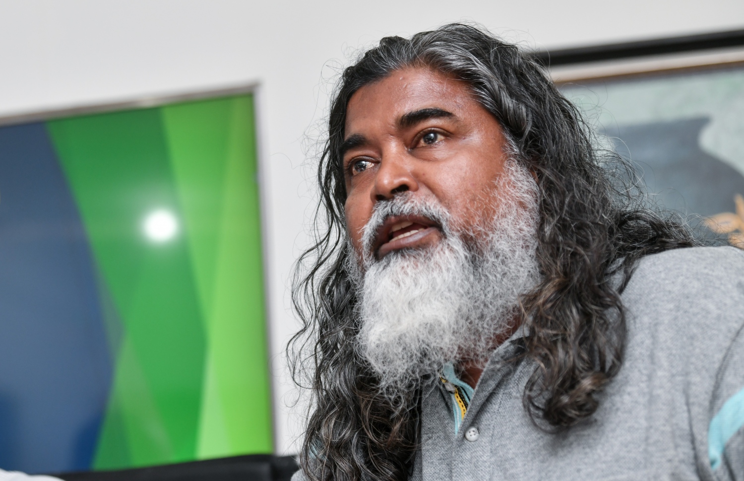 އަރަބިއްޔާ ސްކޫލްގެ ބޯޑު މެންބަރު އިބްރާހިމް ނޫސްވެރިންނާ ވާހަކަ ދައްކަވަނީ -- ފޮޓޯ: ފަޔާޒު މޫސާ | މިހާރު