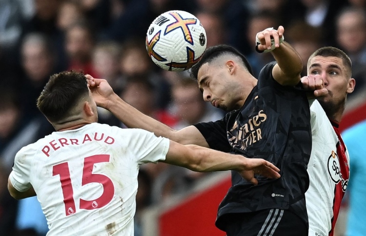 ސައުތެމްޓަނުން އެއްވަނައިގައި އޮތް އާސެނަލް ހުއްޓުވައިފި