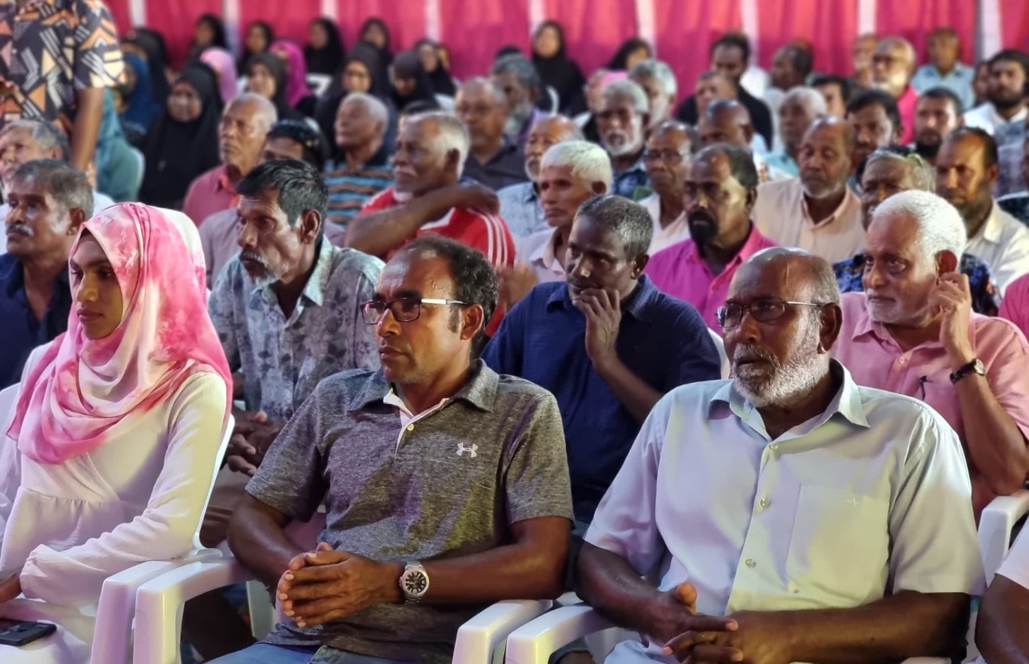 ނ. ކެނދިކުޅުދޫގައި ބޭއްވި ޖަލްސާގައި އިދިކޮޅުގެ ސަޕޯޓަރުން ބައިވެރިވަނީ-- ފޮޓޯ: ޕީޕީއެމް