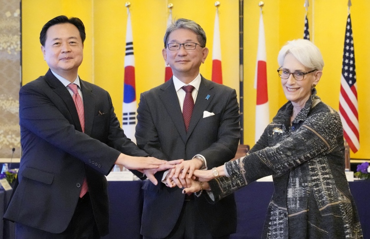 ނިއުކްލިއާ ބޮމެއް އަޖުމަ ބަލައިފިއްޔާ ވަރުގަދަ ރައްދެއް