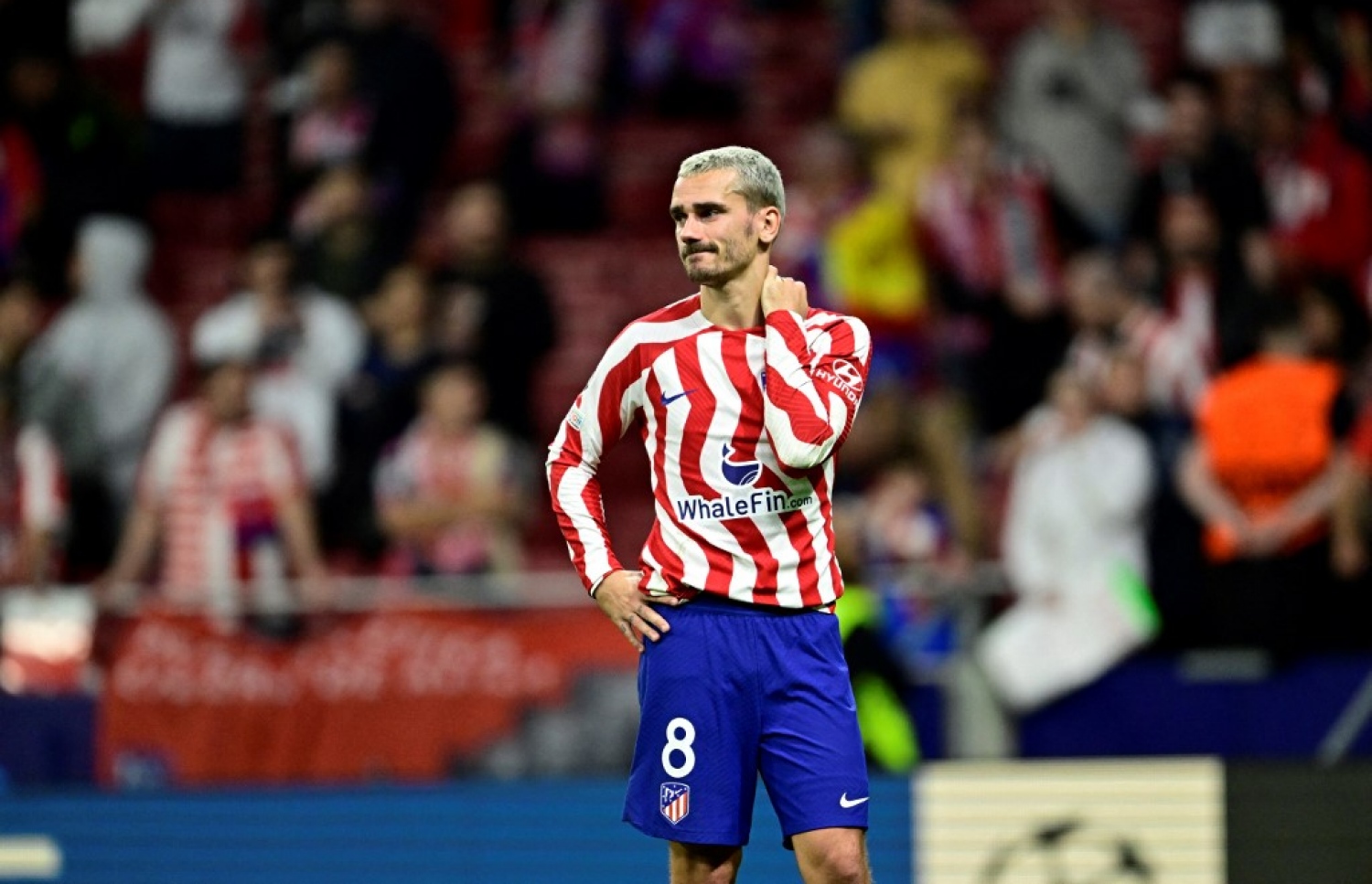 ލެވެކޫސަން އާ އެއްވަރުވި މެޗަށް ފަހު އެތުލެޓިކޯގެ ފްރާންސް ފޯވާޑް ގްރީޒްމަން މާޔޫސް ވެފައި.-- ފޮޓޯ: އޭއެފްޕީ