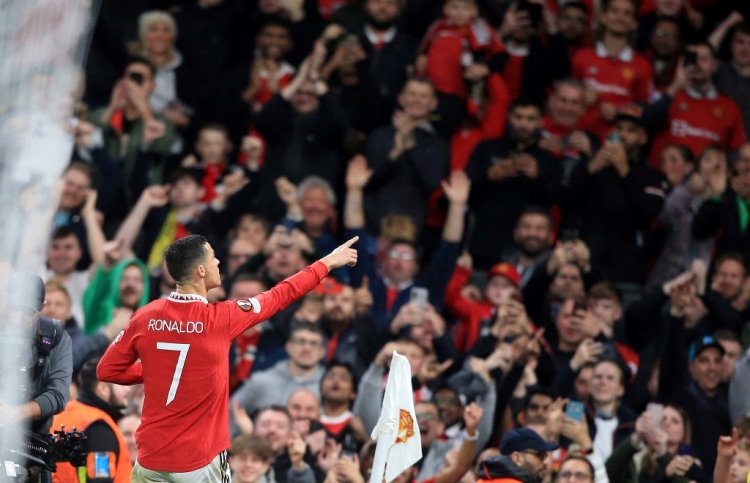 ރޮނާލްޑޯ އެނބުރި އައި މެޗުން މޮޅުވެ ޔުނައިޓެޑް އަނެއް ބުރަށް