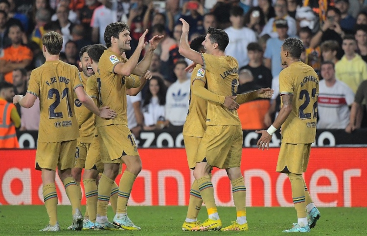 ބާސާ މޮޅުކޮށްދިނީ ލެވަންޑޯސްކީ، އެތުލެޓިކޯ ބަލިވެއްޖެ