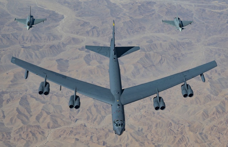 އެމެރިކާގެ ބޮން އަޅާ ބޯޓުތައް އޮސްޓްރޭލިޔާ އަށް