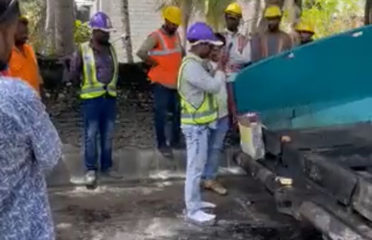 ހިތަދޫގެ މަގުތައް ހަދަން ފެށީ ހިންދޫންގެ އަޅުކަމަކުން!