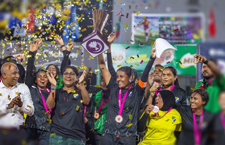 މިލްކުވެރިން ބަލިކޮށް، ސިފައިން ޗެމްޕިއަންކަން ހޯދައިފި