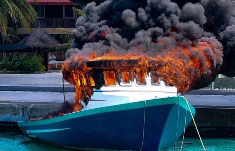 ފުނަދޫ ފަޅުގައި އޮތް ދޯންޏެއް އަނދައި ހުލިވެއްޖެ