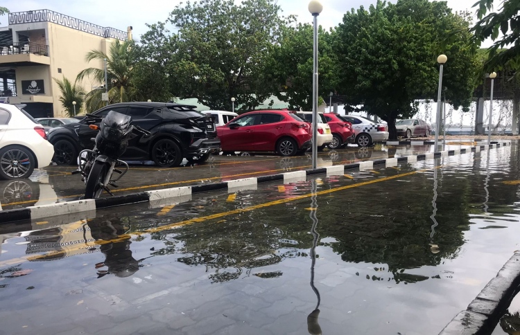 އުދައަރައި ކާނިވާލައި ބޮޑުތަކުރުފާނުމަގުގައި ފެންބޮޑުވެއްޖެ