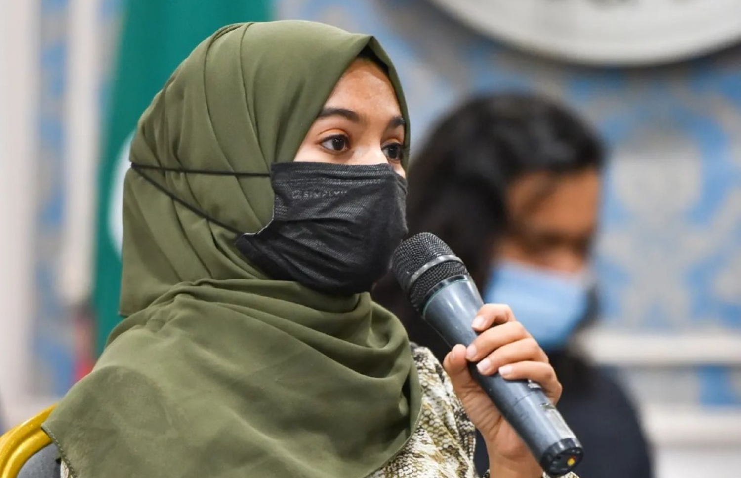 އާސިމާ ނޫސްވެރިންގެ ބައްދަލުވުމެއްގައި.