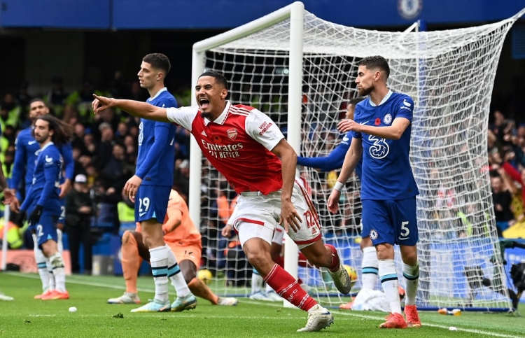 ސިޓީއަށް ދުލެއް ނުދިން، އާސެނަލް އަލުން އެއް ވަނައަށް