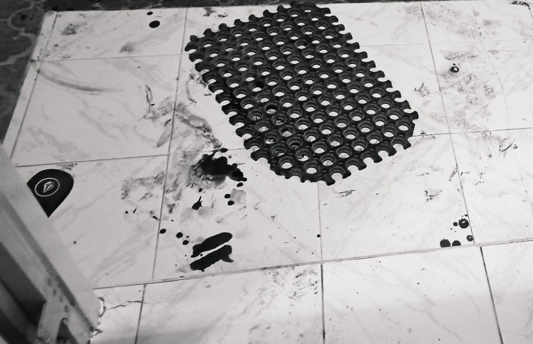 މާރާމާރީއެއްގައި މީހެއްގެ ބަނޑަށް ވަޅި ހަރައިފި