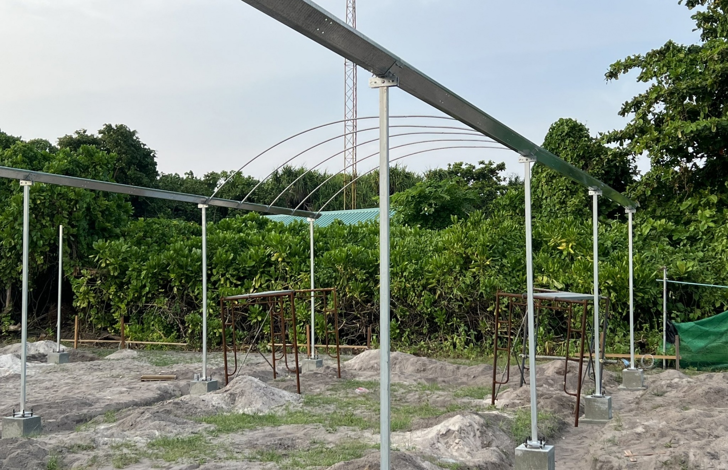 މިހާރު ފުޅާ ދާއިރާއެއްގައި ދަނޑު ހައްދަމުން އަންނަ ހައިޑަވޭ ބީޗު ރިސޯޓުގައި ނާސަރީއެއް ހެދުމުގެ މަސައްކަތް ކުރިއަށް ދަނީ.