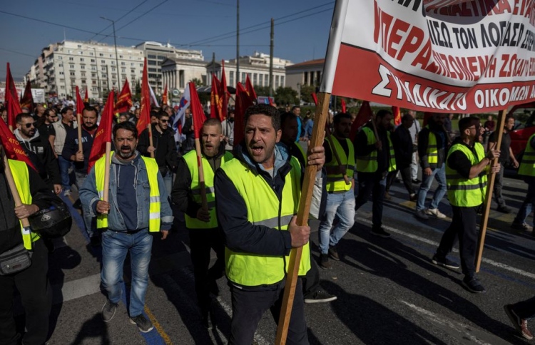 ގްރީކްގައި އާންމު ހަޅުތާލެއް ފަށައި ގައުމު ހުއްޓުމަކަށް