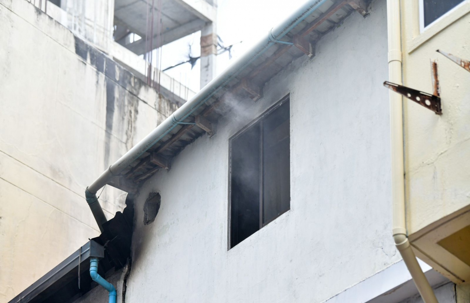 އަލިފާނުގެ ހާދިސާ ހިނގި ތަނުން އަދިވެސް ދަނީ ދުން އަރަމުން. -- ފޮޓޯ: ނިޝާން އަލީ / މިހާރު