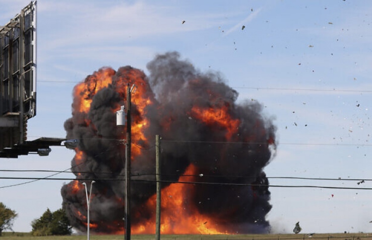 ވައިގެ ޝޯއެއްގައި ދެ ބޯޓު ޖެހިއްޖެ