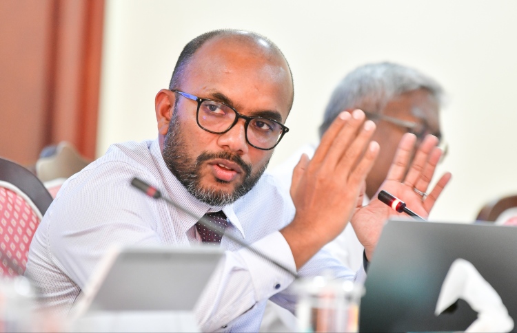 "ކޮވިޑް ނައި ނަމަ 20 ބިލިއަންގެ ދަރަނި ނުނަގާނެ"