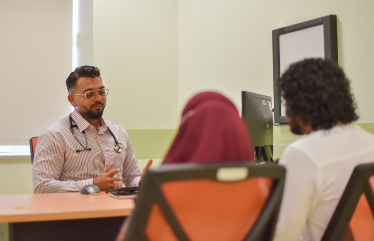 އާއްމުބަލިތަކާ ދެކޮޅަށް ޓްރީޓޮޕް ފެމެލީ ކްލިނިކުގެ އެހީ