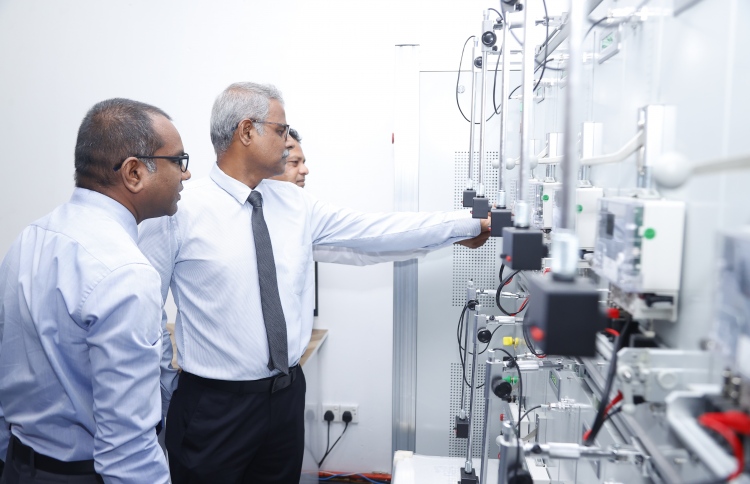 ފެނަކައިން ކަރަންޓު މީޓަރު ޓެސްޓުކޮށްދޭން ފަށައިފި