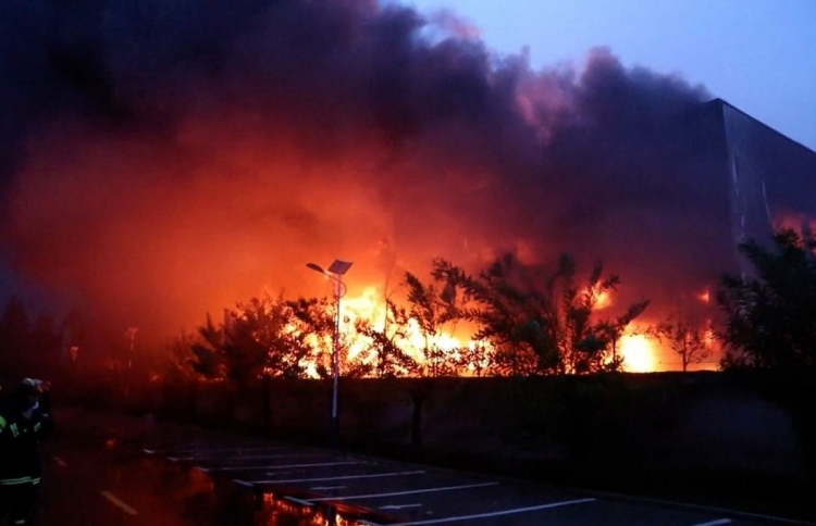 ޗައިނާގެ ކާރުޚާނާއެއްގައި ރޯވެ 38 މީހުން މަރުވެއްޖެ