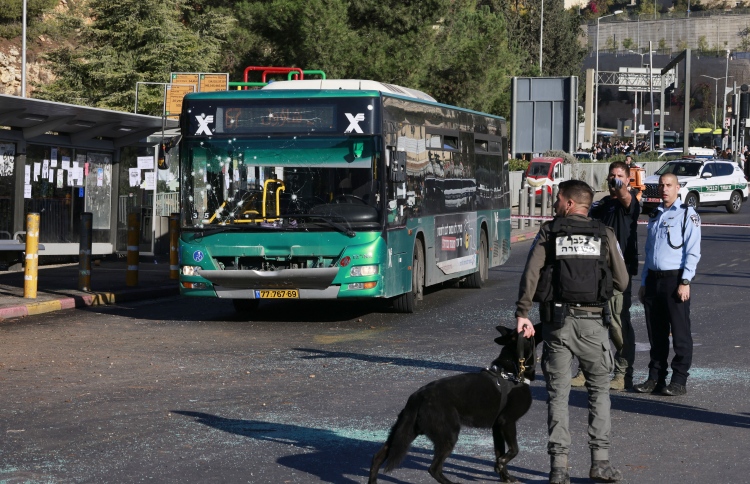 ގުދުސްގައި އިޒްރޭލާ ދެކޮޅަށް ބޮމުގެ ދެ ހަމަލާއެއް ދީފި