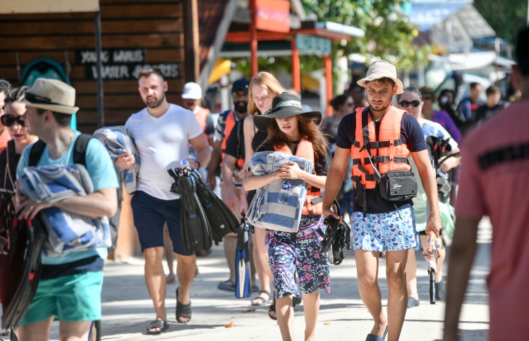 ގެސްޓްހައުސްތަކުގެ ދުވެލި، އިގްތިސާދީ މަޑުޖެހުމަކަށް