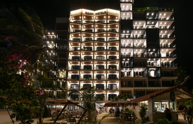 "ޓެކުހަށް މަކަރު ހެދުމުން" ކާނި ހޮޓަލަށް ދަައުވާކުރަނީ