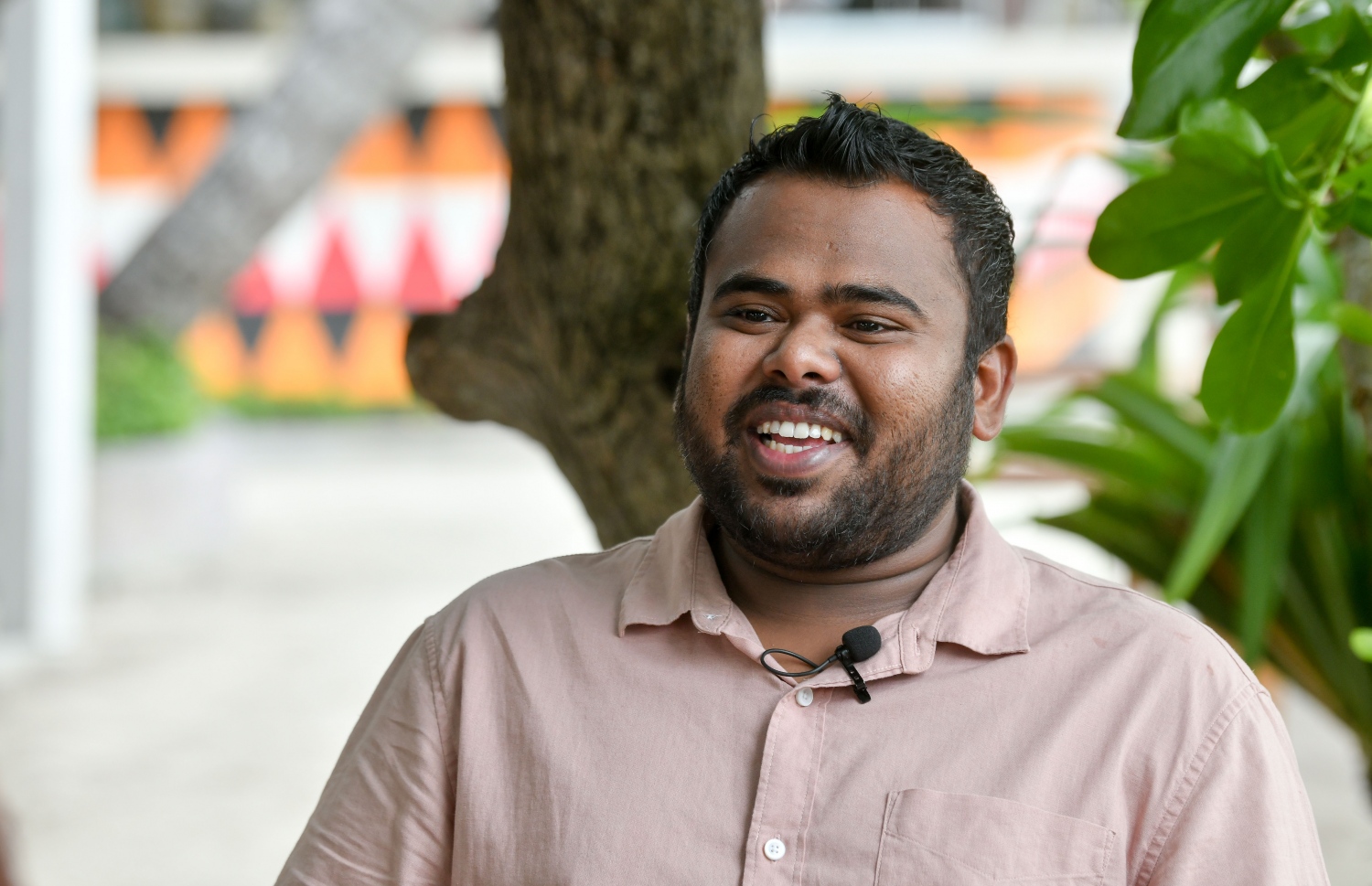 މާފުށި ކައުންސިލްގެ ރައީސް ސޮލާހު މިދިޔަ ހުކުރު ދުވަހު "މިހާރު" އާ ވާހަކަ ދައްކަވަނީ.---ފޮޓޯ: ނިޝާން އަލީ| މިހާރު