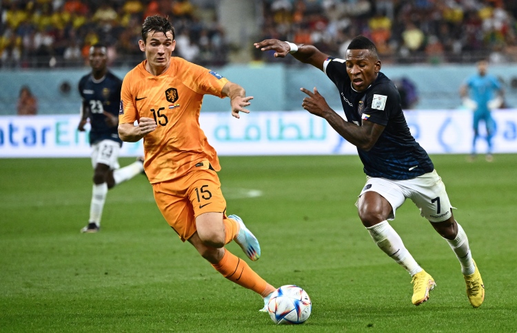 ނެދަލެންޑްސް އާއި އިކުއެޑޯ އެއްވަރު، ގަތަރު ކަޓައިފި