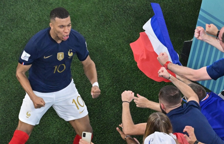 ޗެމްޕިއަނުން ފްލޮޕްވުން ފްރާންސުން ނިމުމަކަށް ގެނެސްފި