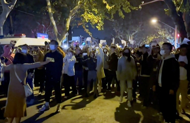 ޗައިނާ ފުލުހުން މުޒާހަރާތައް ހުއްޓުވައިފި