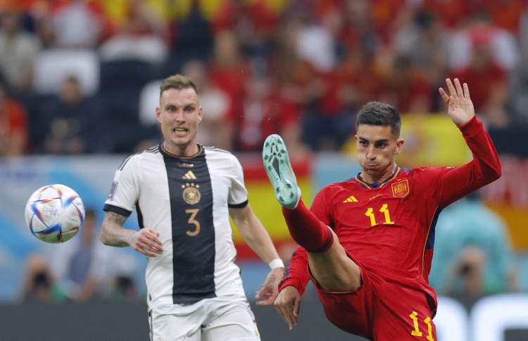 ސްޕެއިން މޮޅުވާން ޖަރުމަނުން ފުރުސަތެއް ނުދިން