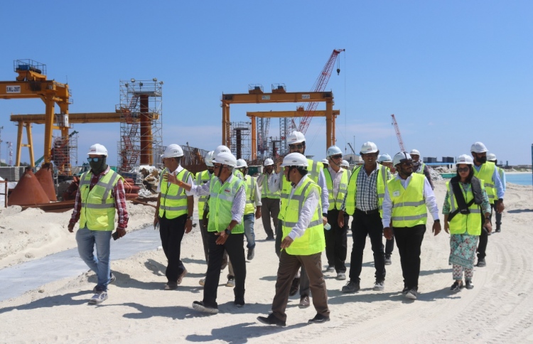 މާލެއިން އެއްގަމުގައި ޖަހާ ތަނބުގެ މަސައްކަތް ނިމިއްޖެ