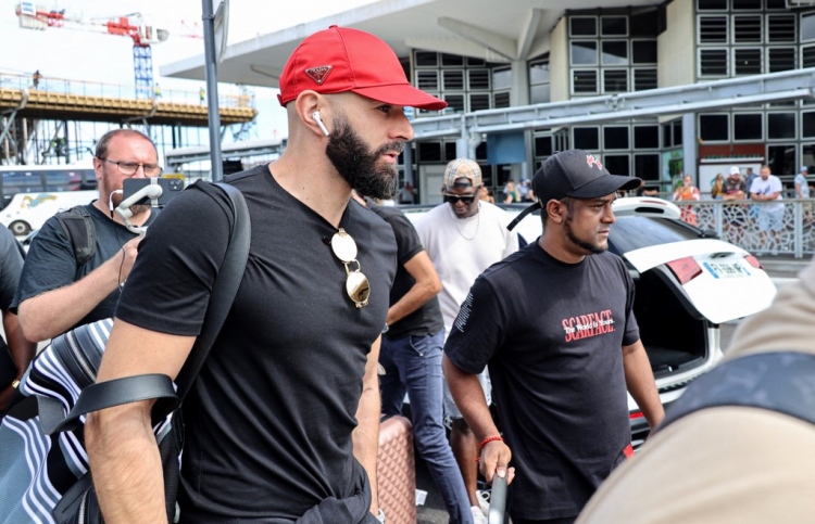 ބެންޒެމާގެ ވާހަކަ ދައްކަން ޑިޝޯމްޕްސް ބޭނުމެއް ނުވި