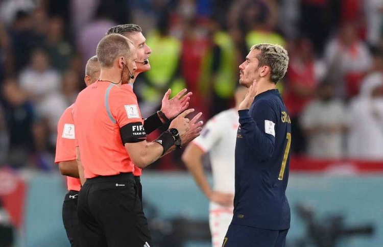 ބަލިވުމުން ފްރާންސަށް ހަޖަމެއް ނުވި، މައްސަލަ ފީފާއަށް