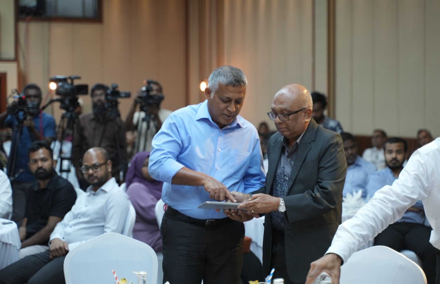 މިނިސްޓަރު އަސްލަމް ވިލާ ކޮލެޖާއި ޓޭލާސް ޔުނިވާސިޓީގެ ޕާޓްނާޝިޕު ލޯންޗު ކުރައްވަނީ. -- ފޮޓޯ: ވިލާ ކޮލެޖު