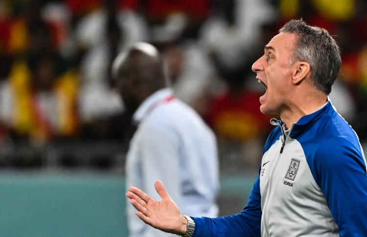 އަރާމުކުރަން ވަގުތު މަދުވުމުން ކޮރެއާ ކޯޗު ޝަކުވާކޮށްފި