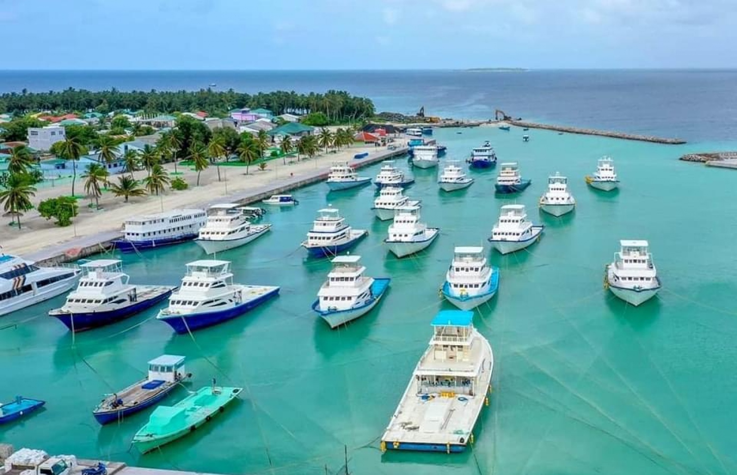 އިހަވަންދޫ މަސްދޯނިތަކެއް ފަޅުގައި އަޅާފައި.-- ފޮޓޯ: އިހަވަންދޫ މަސްވެރިން