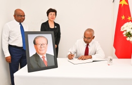 Maldives President signs on the book of condolences for late former President of China-- Photo: President's Office