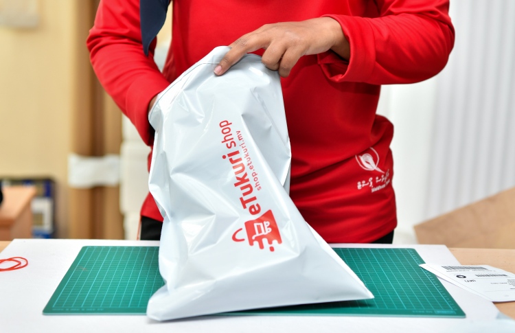 އީޓުކުރި އަކީ އޮންލައިން ޕްލެޓްފޯމެއް. -- ފޮޓޯ: ފަޔާޒް މޫސާ | މިހާރު