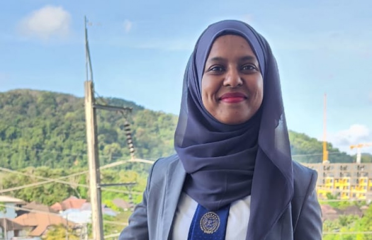 ޑިޕްރެޝަންގެ އަނދިރިން ނުކުމެ ދުނިޔޭގެ އިސް ސަފަށް