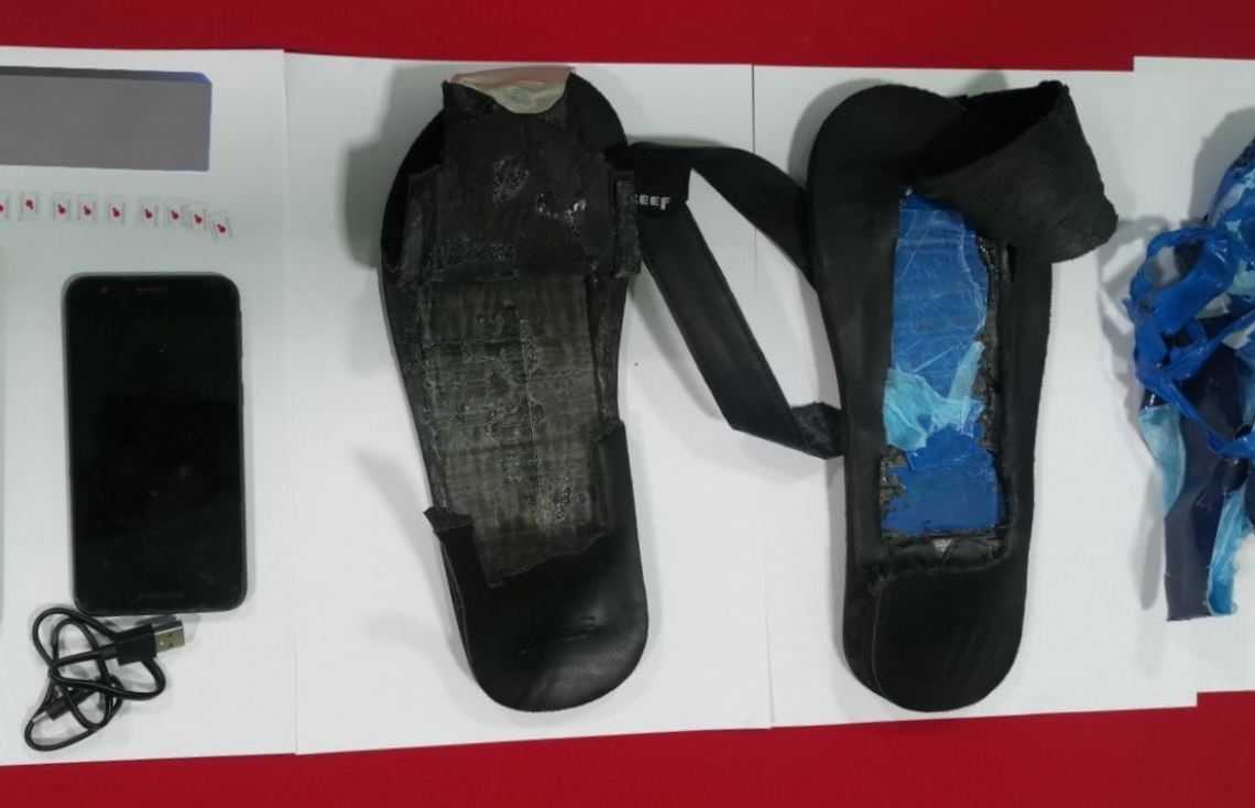 ކޯޓުން ޖަލަށް ގެންދިޔައިރު ފައިވާނުގައި ފޯނާއި ސިމް