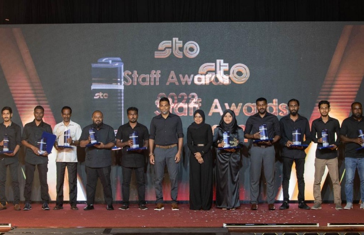 އެސްޓީއޯ މުވައްޒަފުންގެ އަގުވަޒަންކުރުމަށް އެވޯޑް ދީފި