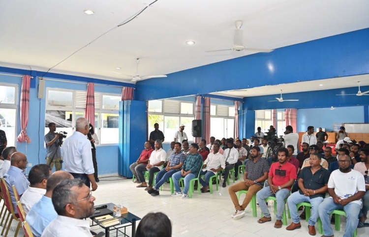 ހުވަދޫގެ މަސްވެރިންގެ ޝަކުވާތައް ރައީސަށް އޮއްސާލައިފި