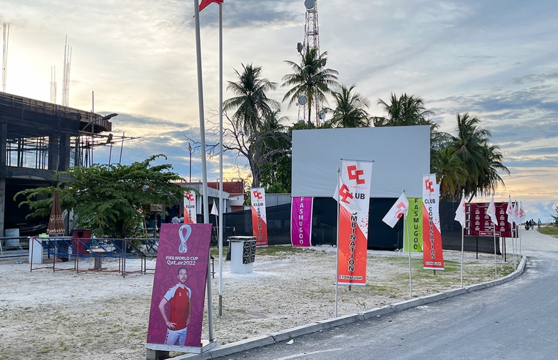 ދިރާގާއި އޭދަފުށީގެ ކްލަބް ކޮމްބިނޭޝަން (ސީސީ) ގުޅިގެން ތައްޔާރު ކުރި ވޯލްޑް ކަޕް ފޭން ޒޯން: މިއީ އޭދަފުށީގައި މިހާރު އެންމެ މަގުބޫލު އެއް ތަން.--- ފޮޓޯ: އަހުމަދު ޔާނިއު